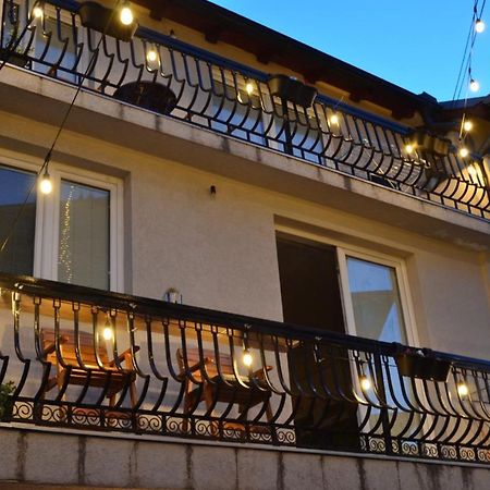 Moonlight Hostel Pristina Exterior foto