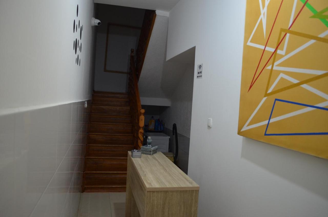 Moonlight Hostel Pristina Exterior foto